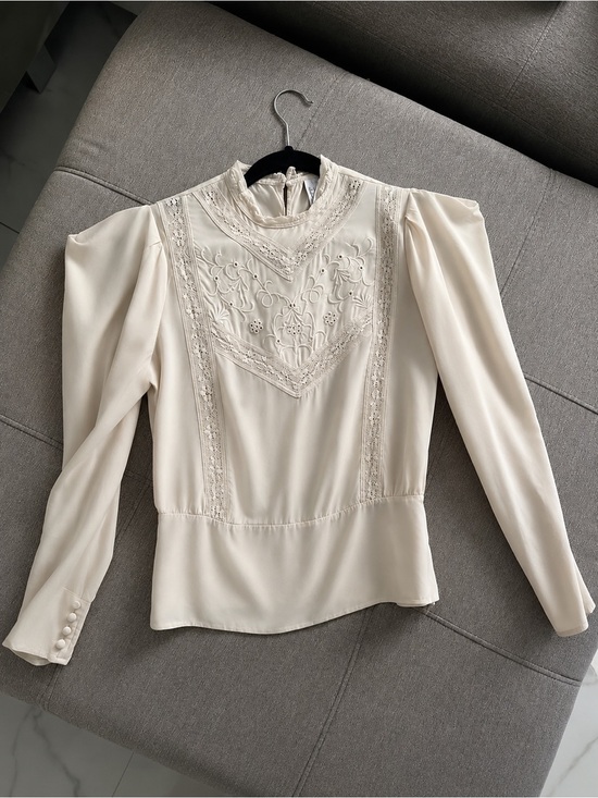 & Other Stories Tops - &OtherStories Elegant Embroidered Puff-Sleeve Cream Women's Top (Size XS)